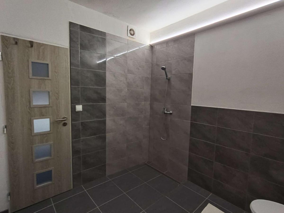 Apartmany Nad Splavem Znojmo Bagian luar foto